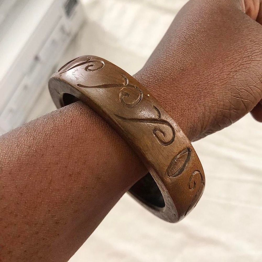 2000s Y2K Wooden hand carved floral boho earthy round chunky bangle bracelet